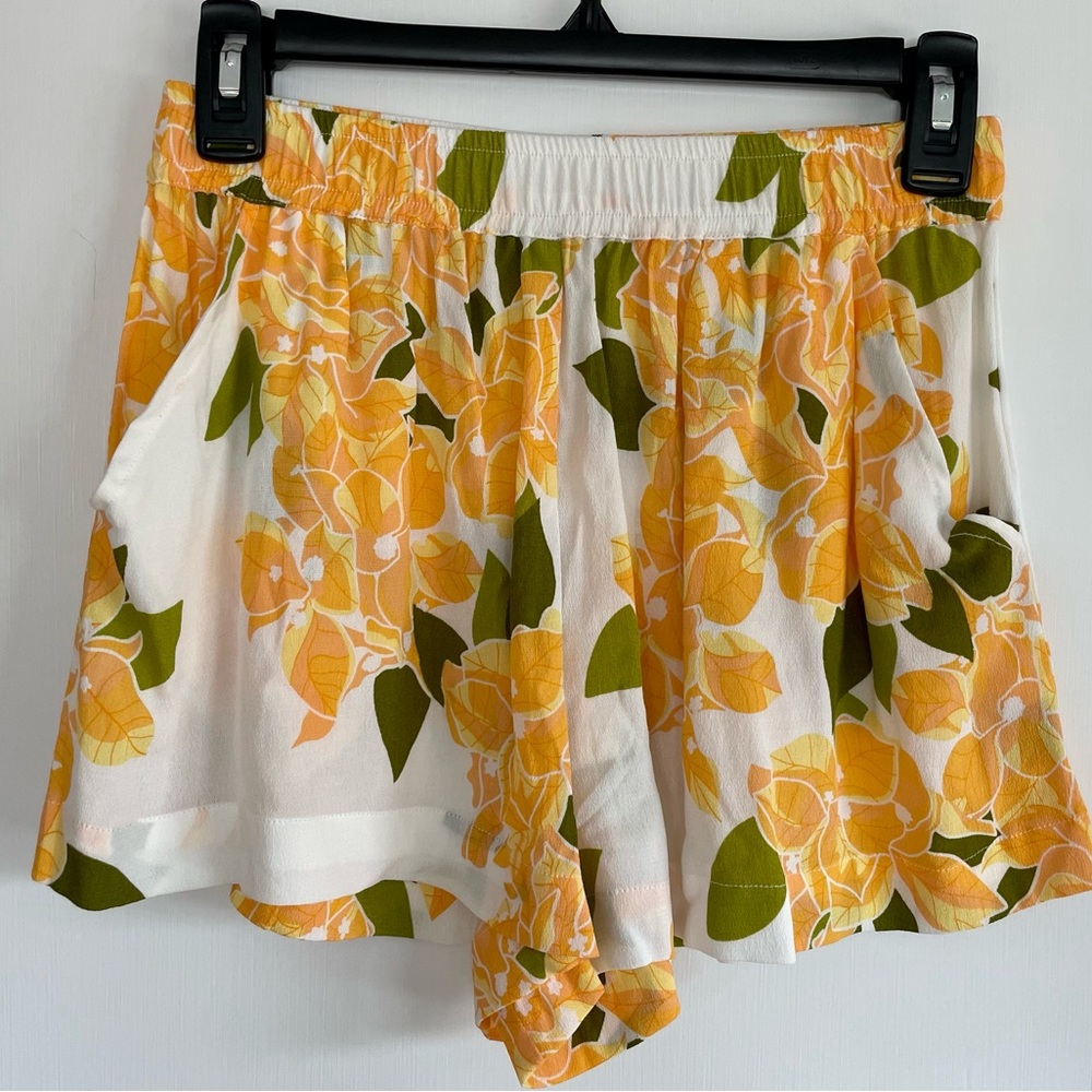 BNWT Fighting Eel Ava Sky Kahea Shorts in Vanilla Bougainvillea XS